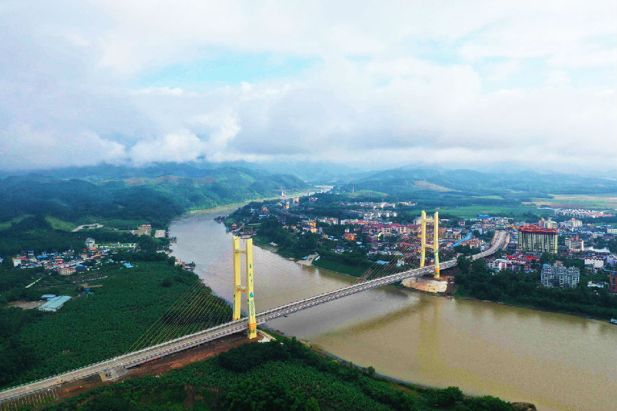 云南省景洪市橄榄坝大桥试通车