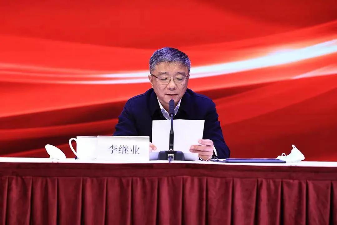 并讲话,运河文投集团董事长李继业代表集团领导班子作题为《勇于争先