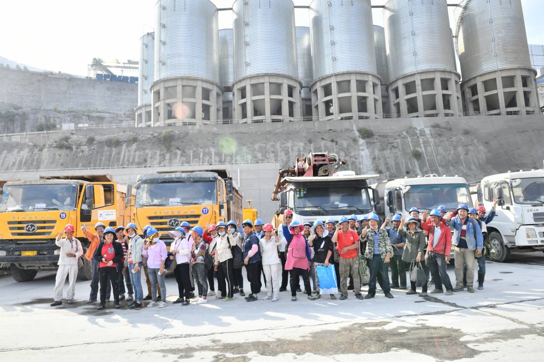 白鹤滩为当地村民提供了工作岗位.jpg