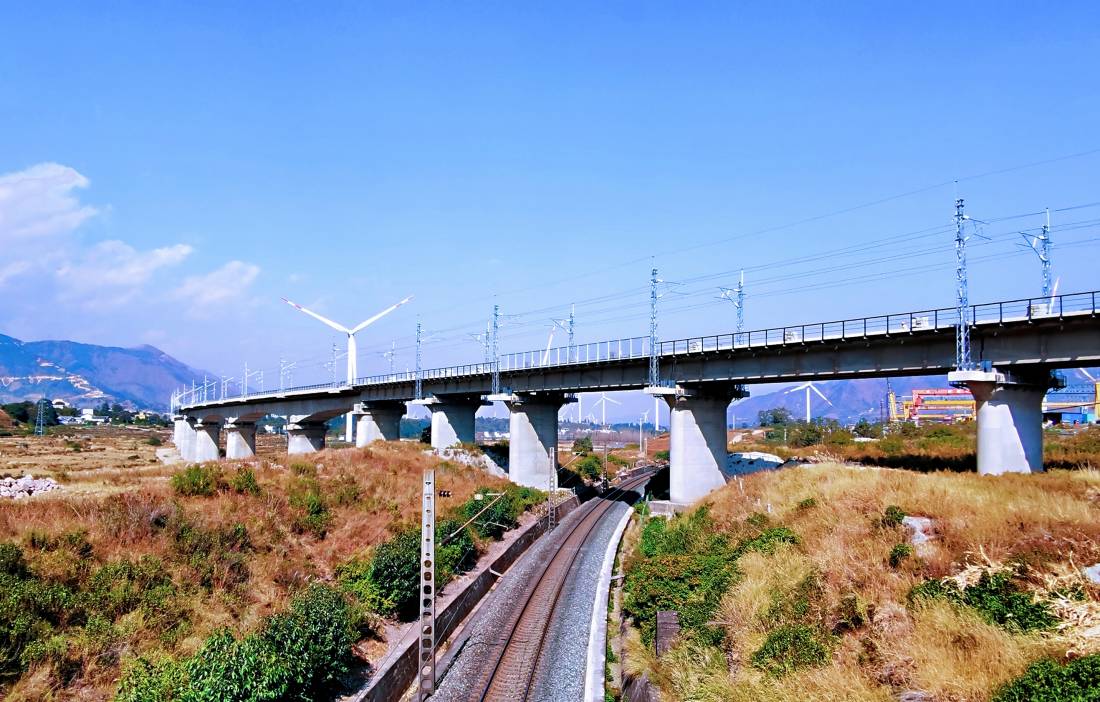 新成昆铁路全线通车运营