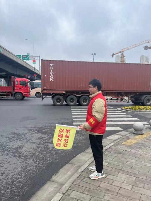 点击图片翻到下一页>>