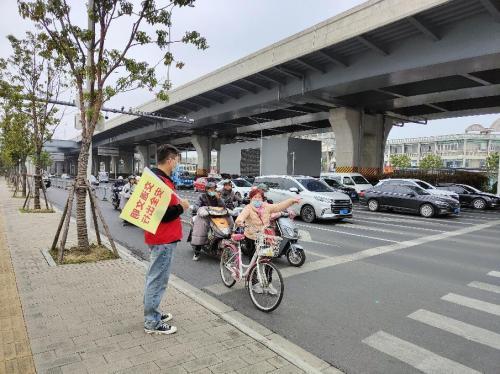 点击图片翻到下一页>>