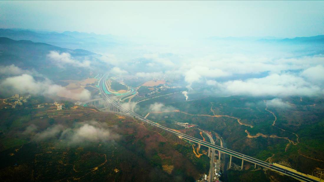 广西交通投资集团隆林委乐至革步高速公路一期工程隆林东互通至新洲河3-4号桥.jpg