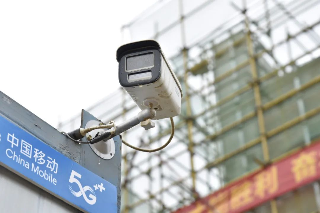 项目建设工地上的智能监控设备长期以来施工管理主要依靠人工,导致