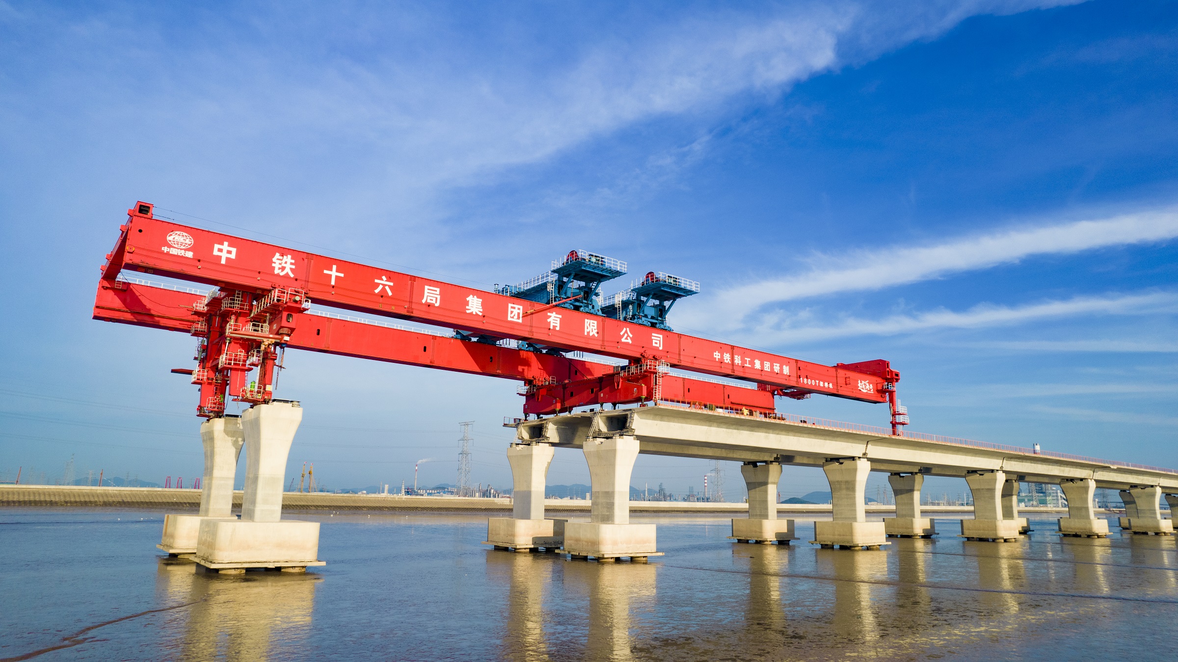 海上架梁施工(赵启 摄).jpg 海上架梁施工(赵启 摄).jpg