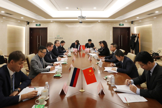 李镇会见俄罗斯联邦国资署主任雅科文科·瓦季姆