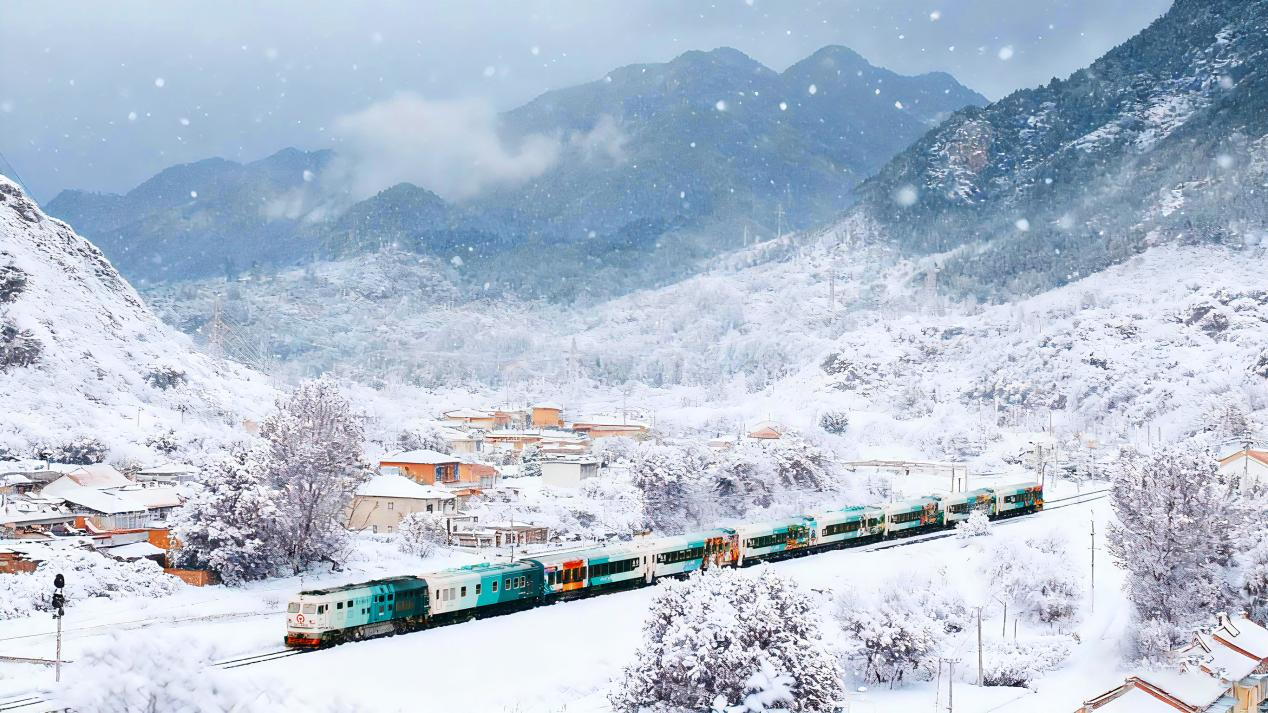 “星光·燕赵号”首发张家口,开启冰雪旅行新体验.png “星光·燕赵号”首发张家口,开启冰雪旅行新体验.png