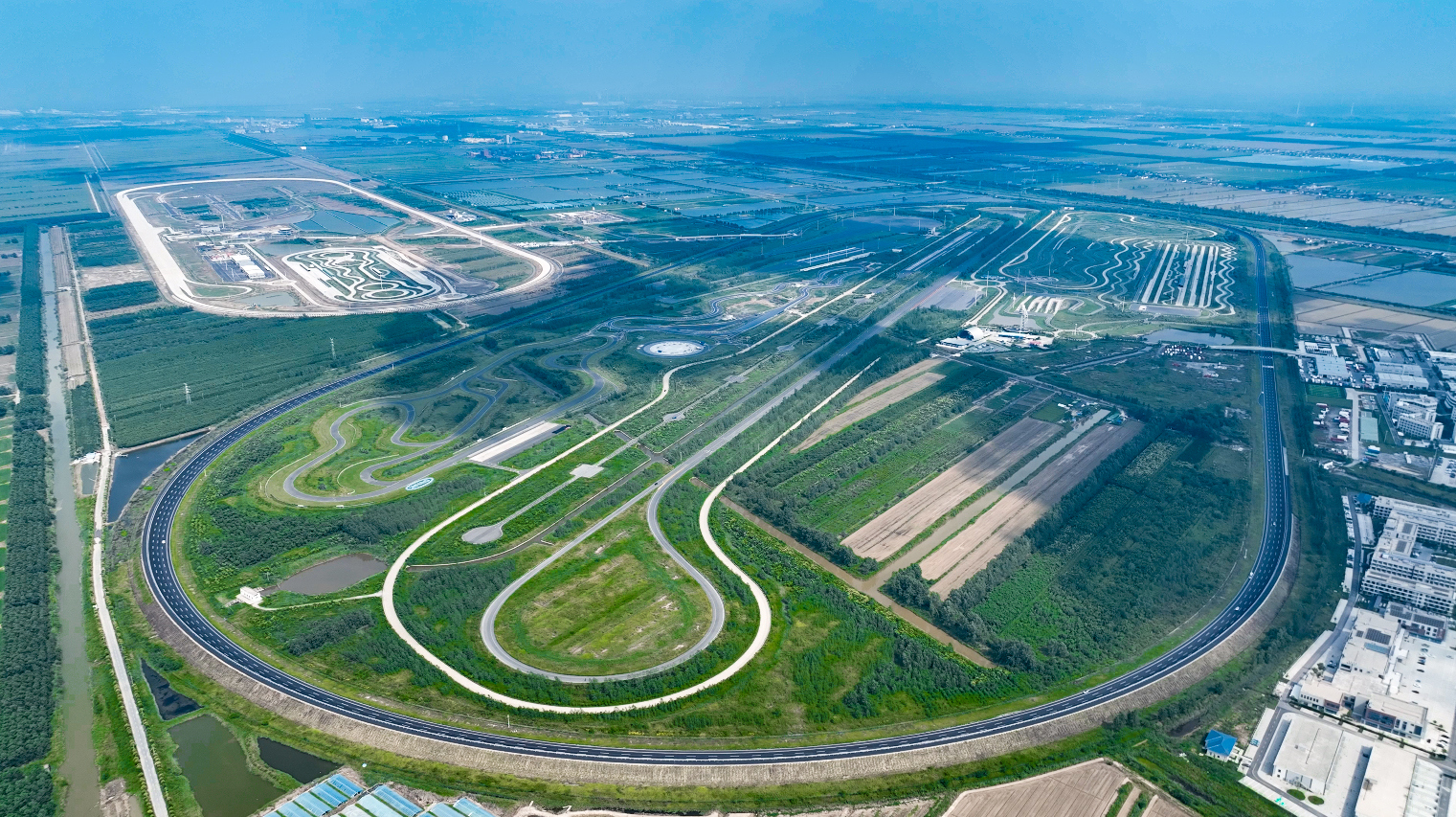 4.国内首个专门用于智能网联汽车和自动驾驶汽车研发测试的大型综合封闭试验场——中汽股份长三角（盐城）智能网联汽车试验场.jpg