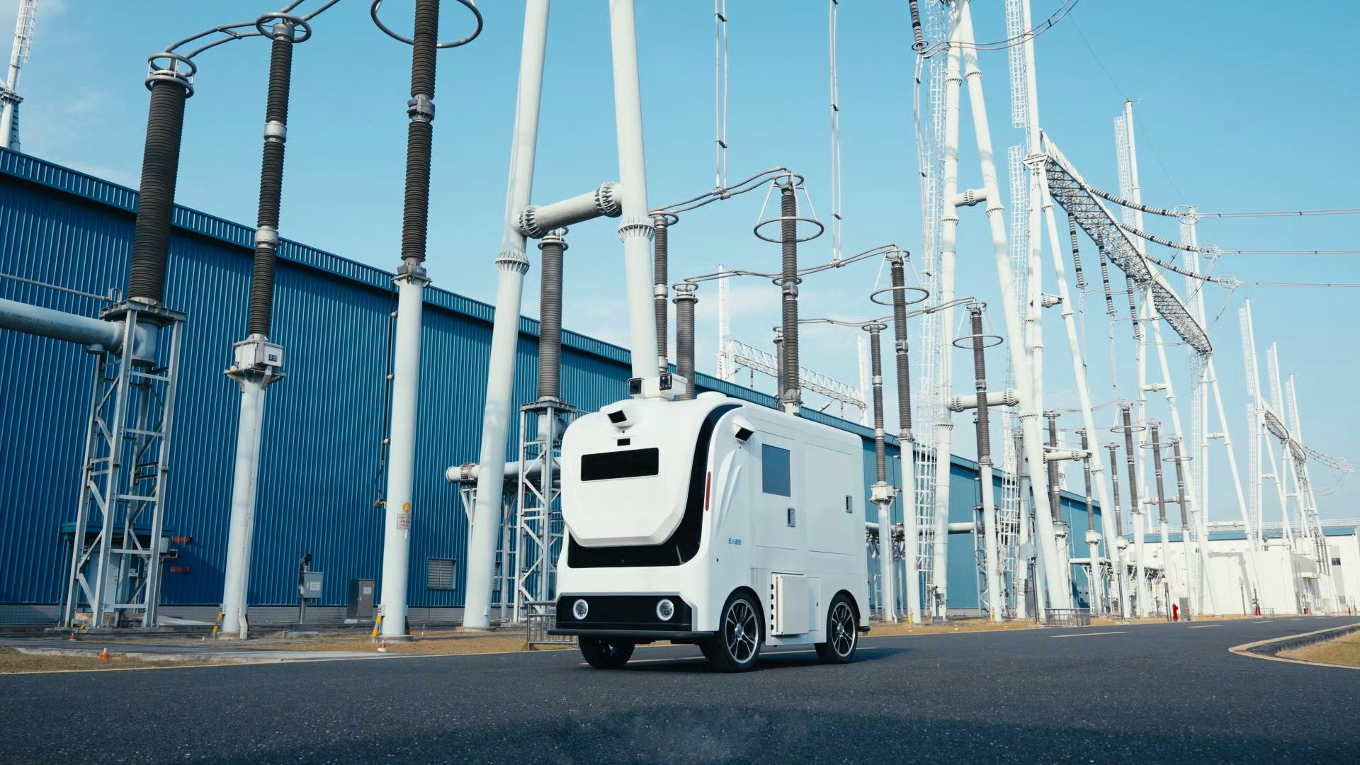 2025年12月27日，昆柳龙直流工程龙门换流站安全运行满五周年。“十四五”期间，龙门换流站持续攻关柔性直流核心技术，推动干式电容、新型IGBT模块等关键设备国产化挂网，并积极推进站点数字化建设。（南网超高压广州局 供图）.jpg