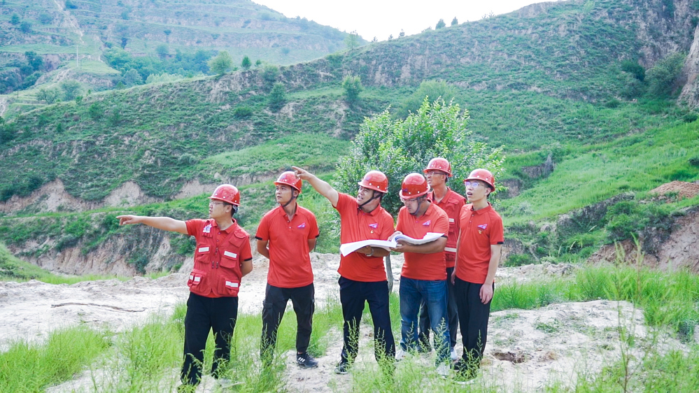 2.“党员突击队”—现场勘察 (2)