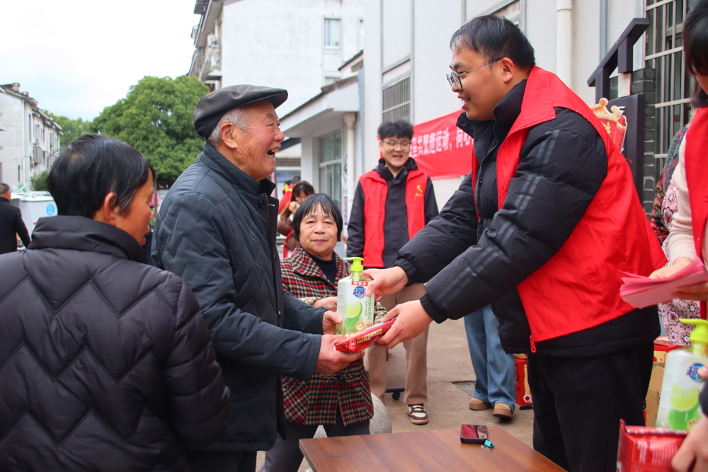4.汤圆递温情，关爱暖桑榆5