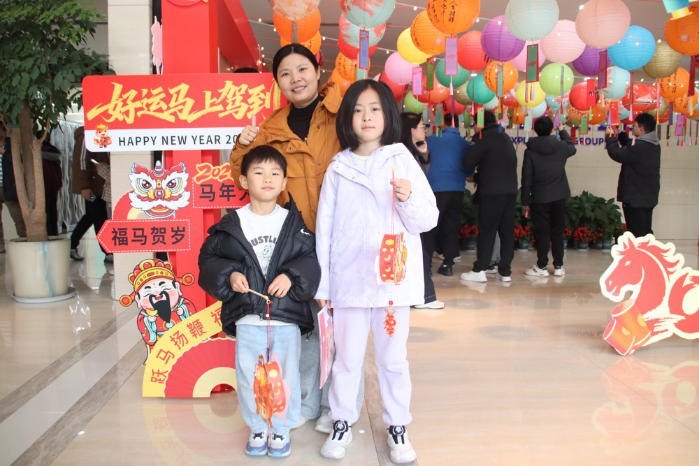 3.匠心制彩灯，流光贺佳节3