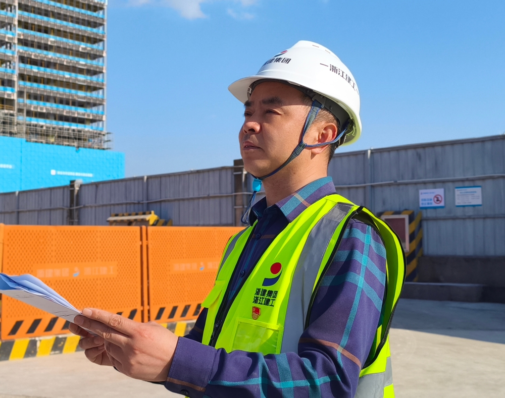 生产经理金建海扎根一线统筹保障