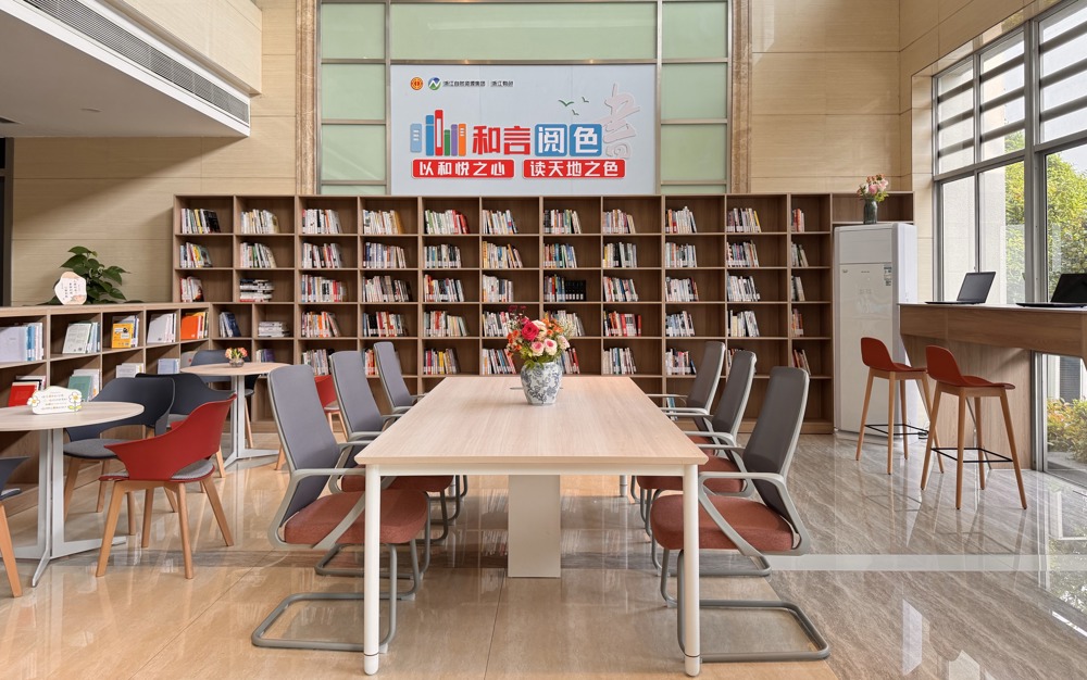 职工书屋现场照片