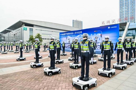 墨甲智警机器人批量上岗 千台签约、百台交付赋能城市治理新实践