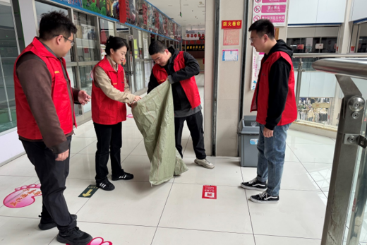 建设银行富裕支行:传承榜样力量 深耕为民服务