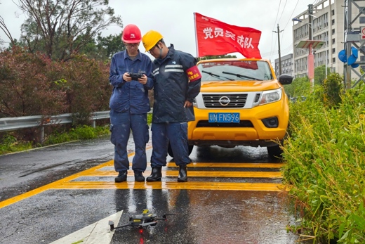 广东电网受台风“红霞”直击影响用户全面复电