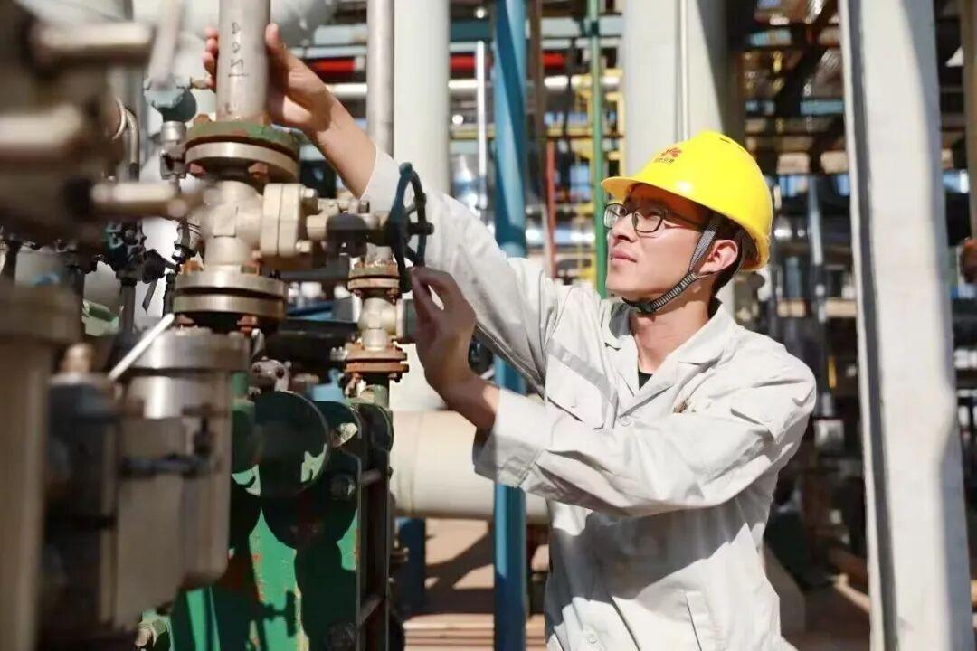 延安石油化工厂联合四车间,一项围绕“污水减排、水质提升”的技术攻关正在结出硕果.jpg