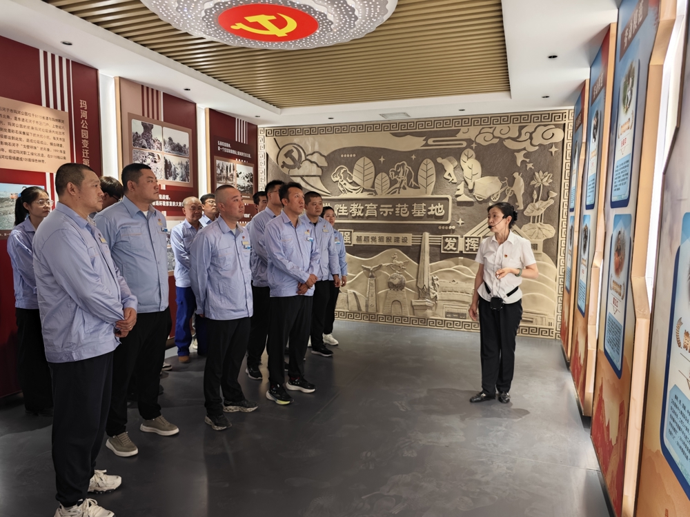 天伟电石一厂组织开展“党旗映天山·汲取红色力量 坚守清廉底线”主题党日活动