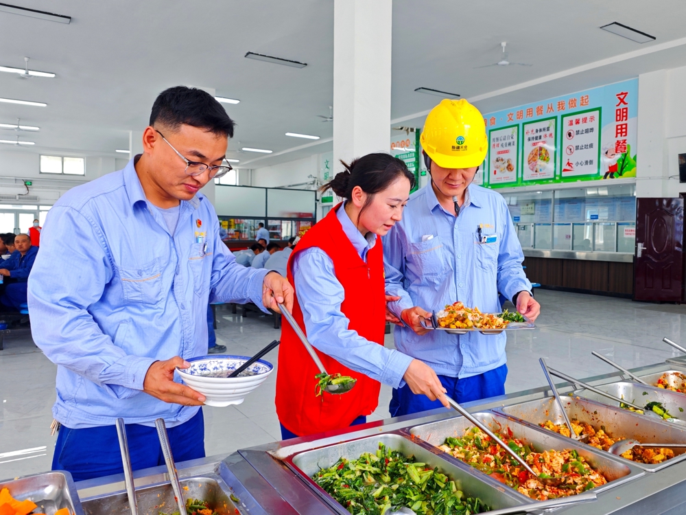 天伟电石二厂机关分工会用心打造职工满意食堂