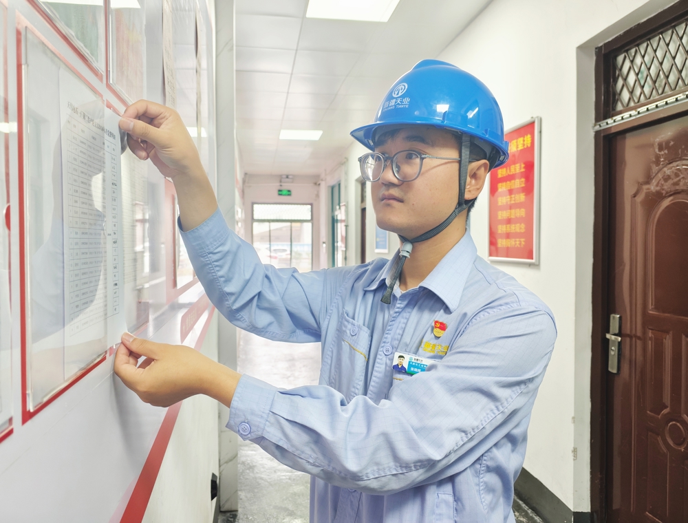 默默耕耘守初心_细微之处见担当——我的同事获评“优秀党务工作者”