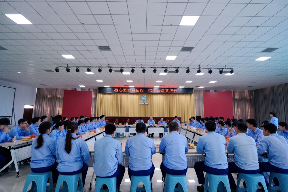 图为：座谈会现场照片