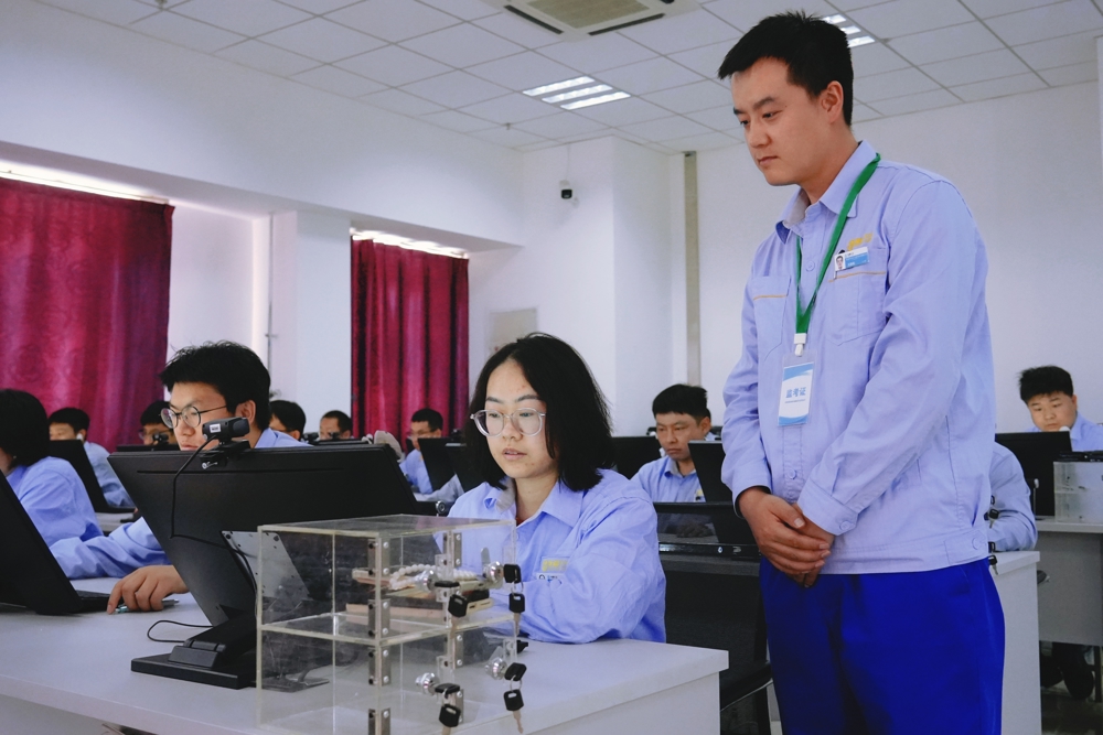 图为：竞赛现场照片