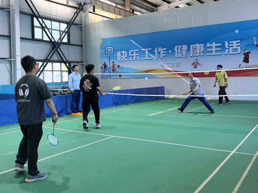天能化工有限公司工会开展全民健康职工羽毛球赛