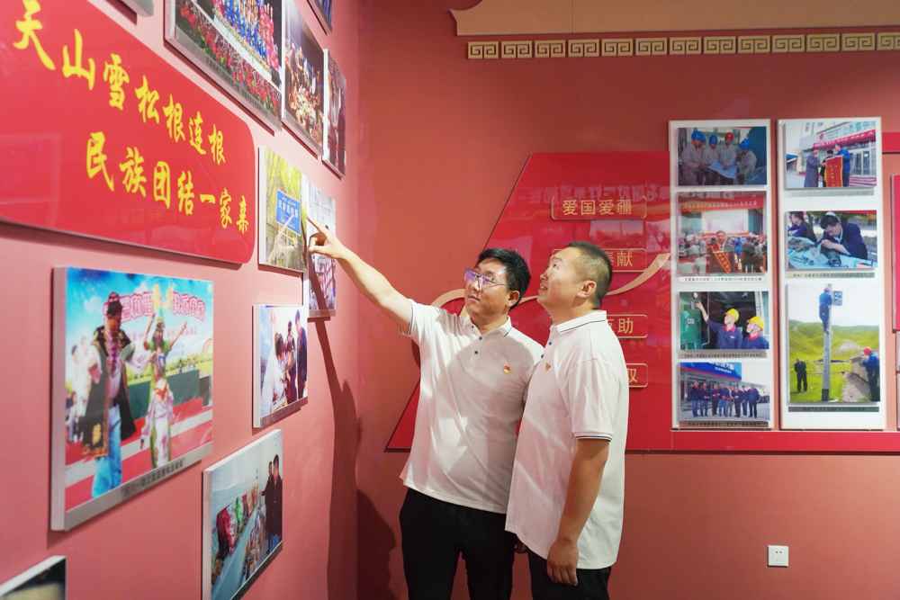 图2为红山文旅小镇红色教育活动现场。