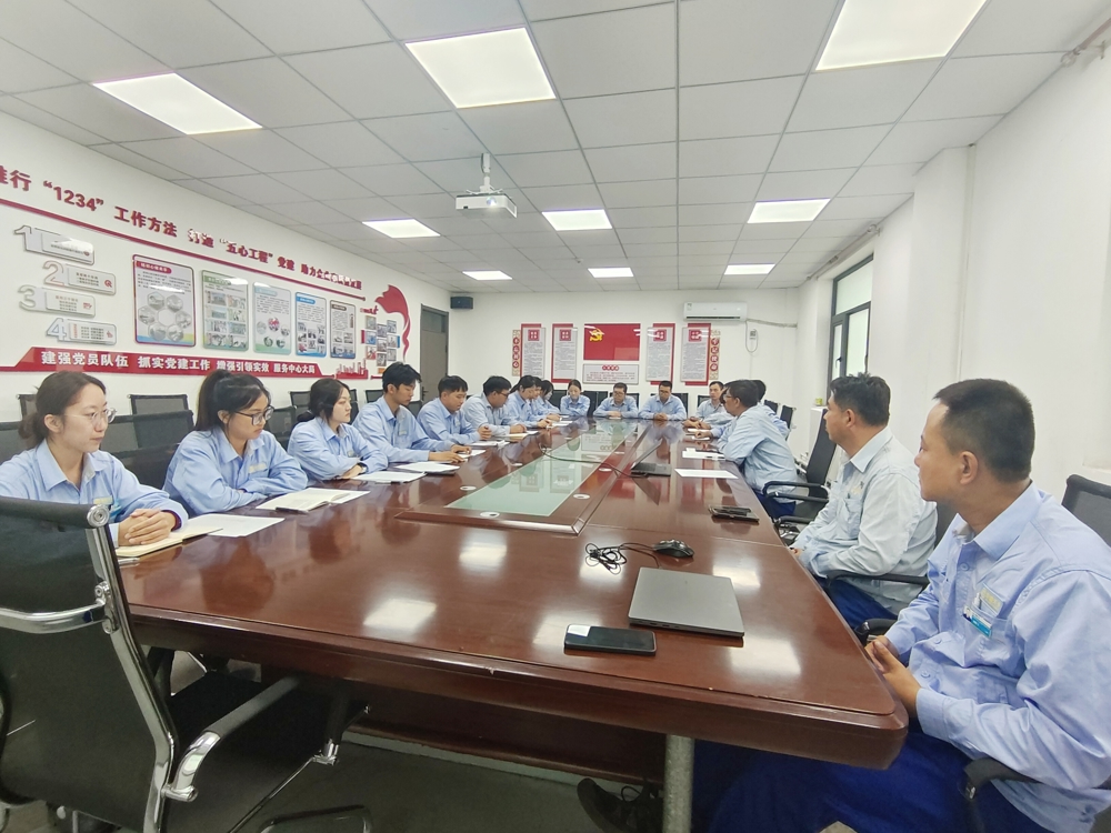 新疆天业汇祥新材料有限公司乙醇厂开展新员工“师带徒”签约活动 (2)