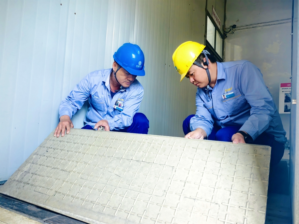 新疆天业能源管理公司开展变电站坑沟孔洞专项检查