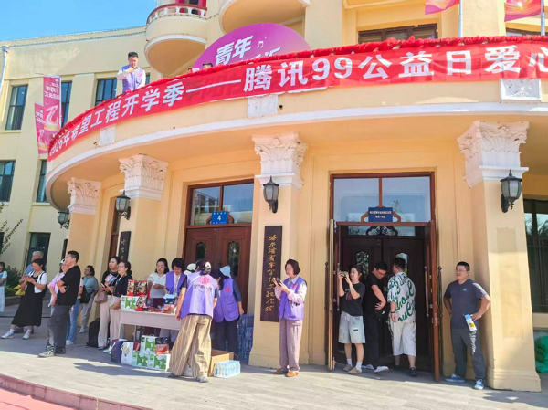 久久公益节汇聚助学力量，张亮麻辣烫倾力护航希望工程开学季