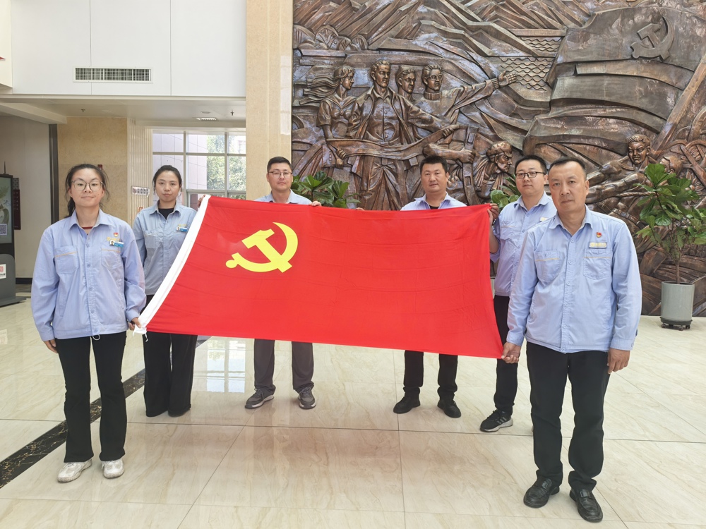 图为：天业汇合空分公用党支部开展节前廉洁警示教育主题党日活动现场图