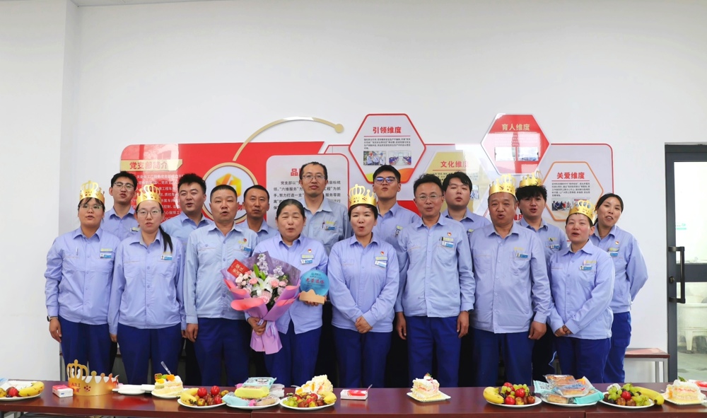 图一为中秋座谈会活动合影。