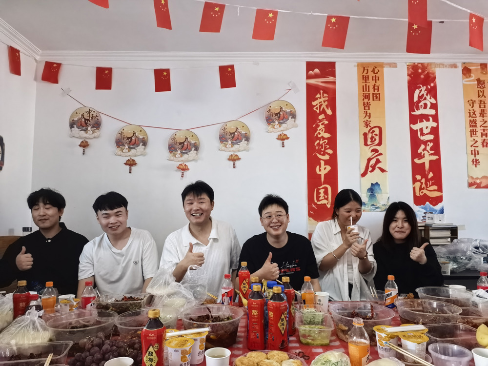 双节同庆聚温情_阖家欢聚暖青心——天伟化工有限公司举办青年职工双节家宴活动2
