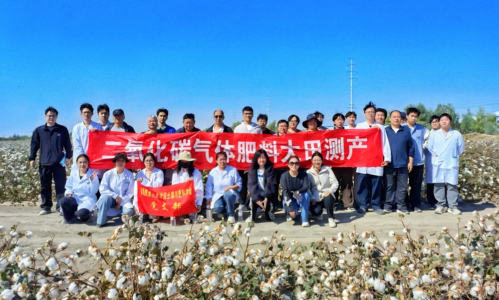 图为：测试现场人员合照