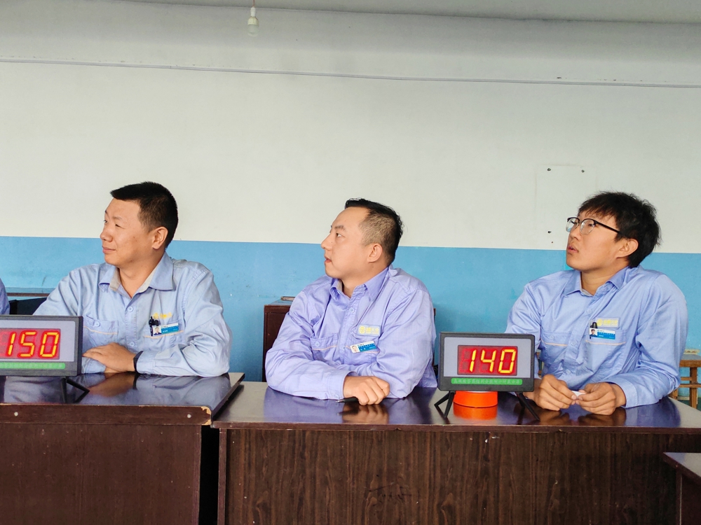 图为理论知识青年技能挑战赛现场。