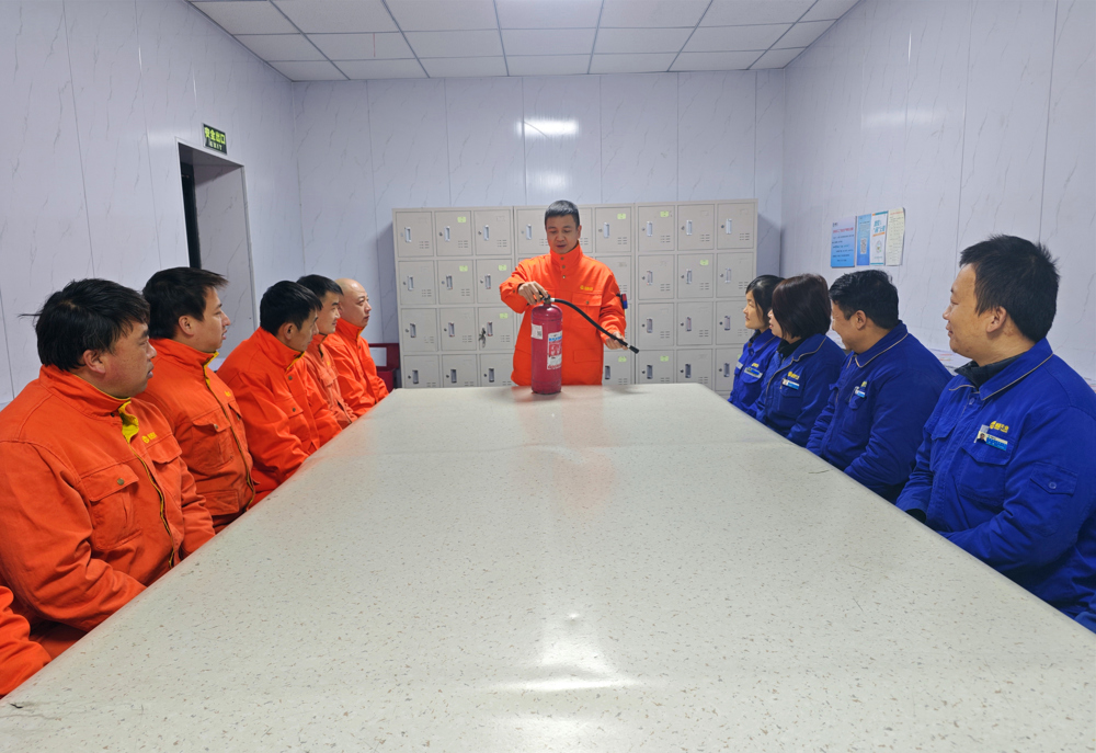 党建赋能强班组 凝心聚力保安全——天伟化工有限公司（电石二厂）召开班组长工作交流会 (2)