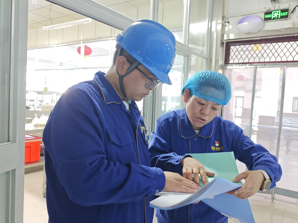 天伟电石一厂开展食堂专项安全检查 守护职工“舌尖上的安心” (1)