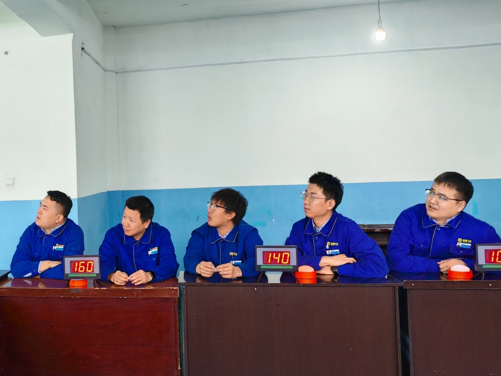 图为知识竞赛现场。