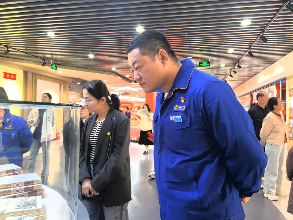 天伟化工有限公司党委开展“党建共建忆峥嵘传承兵团践初心”共建活动_(1)