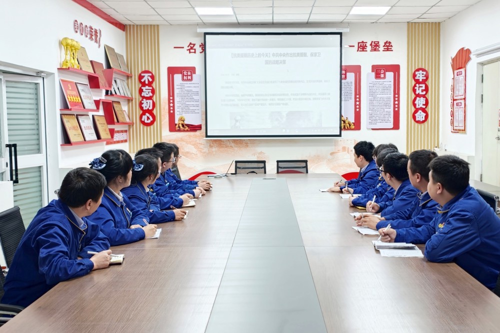 图为天辰化工厂氯碱团支部开展主题团日活动现场（谢润生 摄）