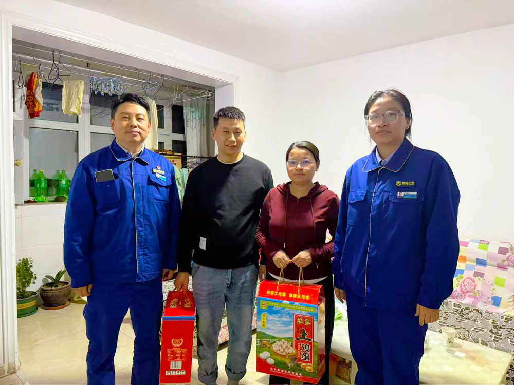 天业汇祥乙醇厂分工会慰问产后女职工2